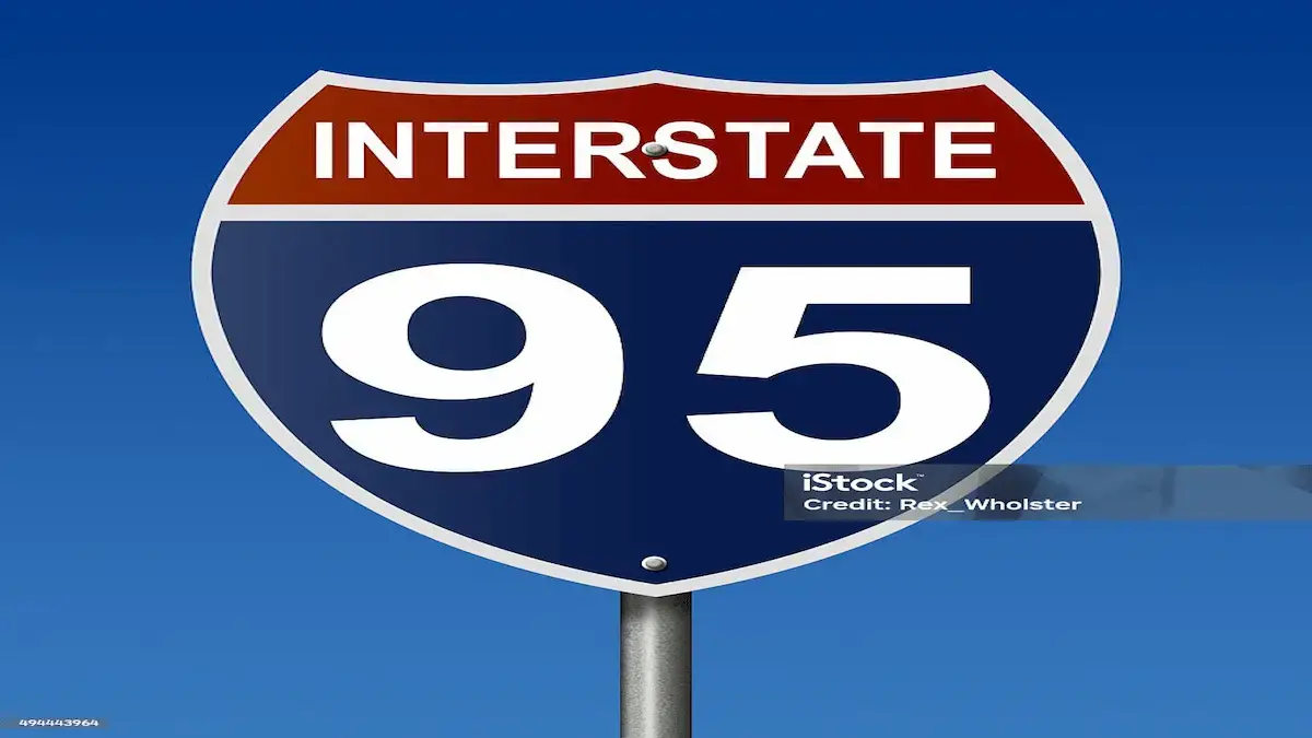 Interstate 95 sign New England moving service Massachusetts to New Hampshire